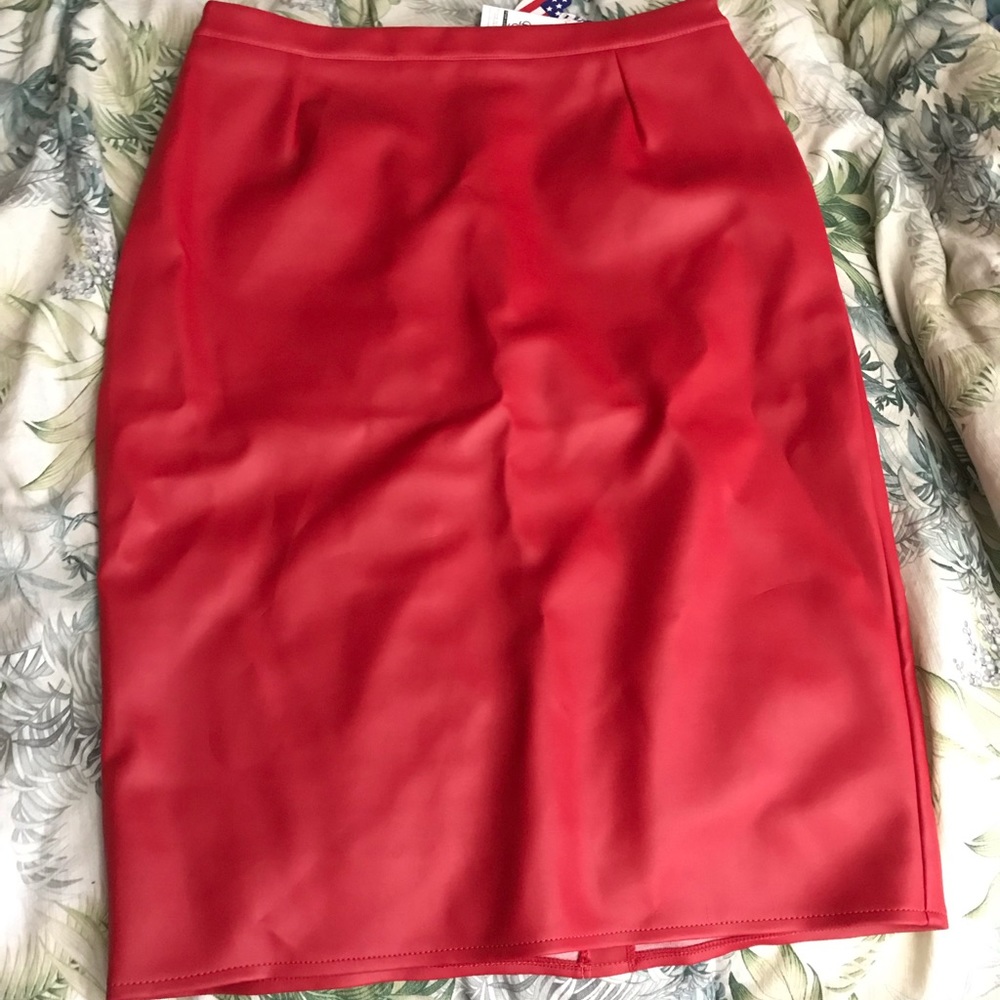 Deadly dame faux leather skirt